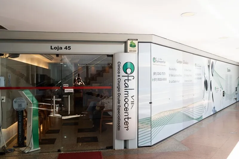 Fachada da Via Oftalmocenter, Loja 45, Centro Clínico Via Brasil, Asa Sul
